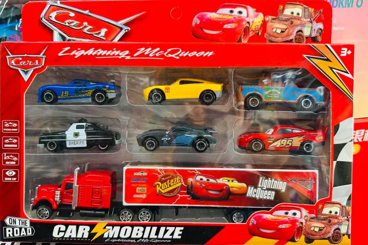 Đồ chơi mô hình xe ô tô nhân vật Lightning McQueen gồm 6 xe ô tô mini và 1 xe tải