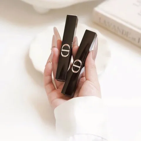 💄 Son DIOR 550 Rouge Dior On Stage Coated Shine Lipstick 2.2g - Giao Hàng Nhanh Tiết Kiệm Thời Gian