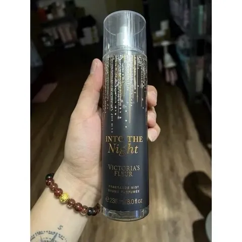 Xịt Thơm Toàn Thân Bath & Body Works Into The Night 236ml Hương Ngọt Ngào Quyến Rũ