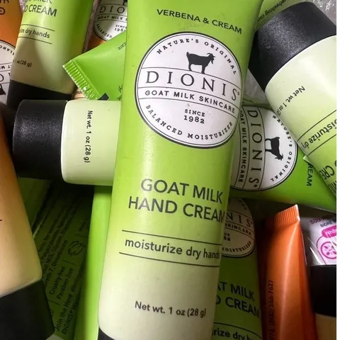 Kem chống lão hóa da tay DIONIS GOAT MILK SKINCARE dưỡng ẩm, cải thiện sự không đều màu cho da 28g của Mỹ