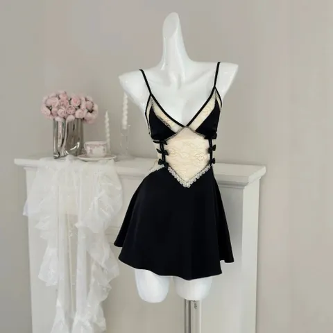 Váy Ngủ Sexy Phối Ren Ngực Hở Lưng Gợi Cảm Xinh Yêu Đầm Lụa 2s Cổ V Dáng Xoè Dễ Thương Quyến Rũ - N272 Đen