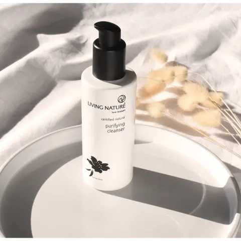 [Hỏa tốc] Sữa rửa mặt thanh lọc Living Nature Purifying Cleanser 120ml - Nzheal