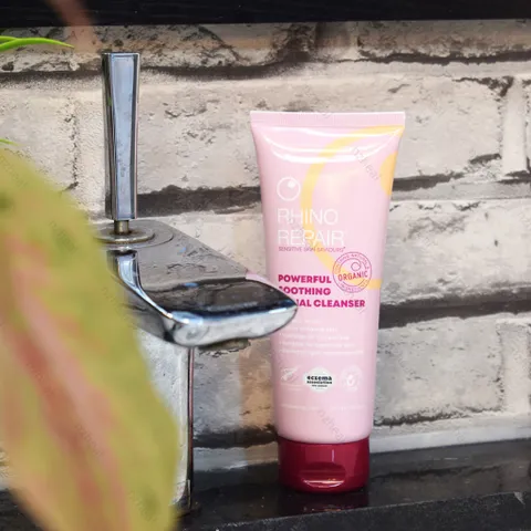 Sữa rửa mặt dưỡng ẩm Rhino Repair Powerful Soothing Facial Cleanser (150ml) - Nzheal