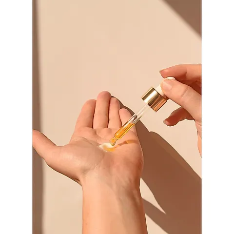 [Hỏa tốc] Tinh chất giảm thâm nám Living Nature Radiance Night Oil 18ml