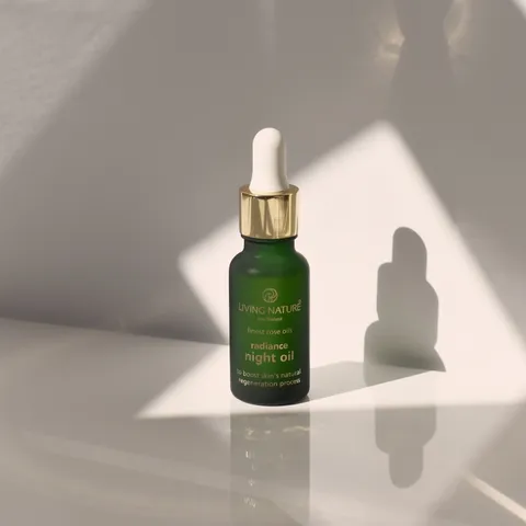 [Hỏa tốc] Tinh chất giảm thâm nám Living Nature Radiance Night Oil 18ml