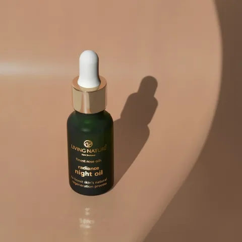 [Hỏa tốc] Tinh chất giảm thâm nám Living Nature Radiance Night Oil 18ml