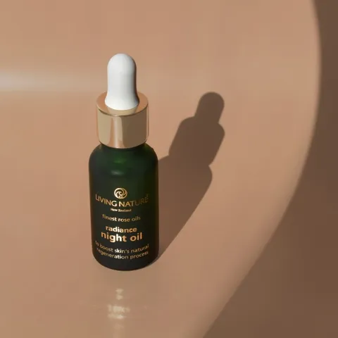 [Hỏa tốc] Tinh chất dưỡng sáng da, giảm thâm sạm Living Nature Radiance Night Oil 18ml