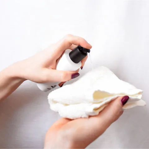 [Hỏa tốc] Nước tẩy trang Living Nature Gentle Makeup Remover