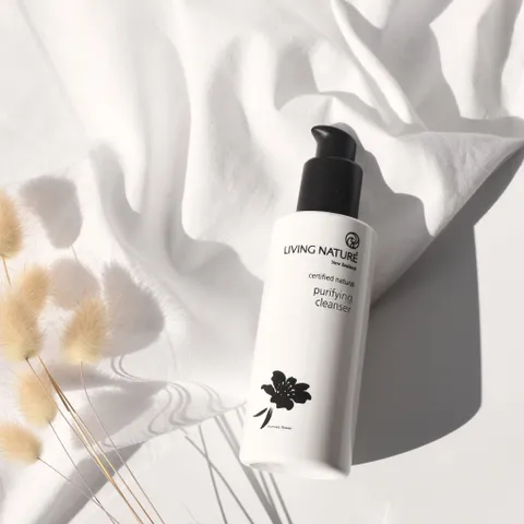 [Hỏa tốc] Sữa rửa mặt làm sạch sâu Living Nature Purifying Cleanser 120ml