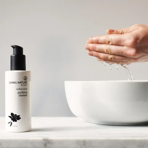 [Hỏa tốc] Sữa rửa mặt làm sạch sâu Living Nature Purifying Cleanser 120ml