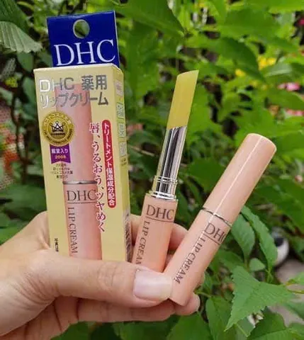 Son dưỡng sẽ giúp phục hồi của môi