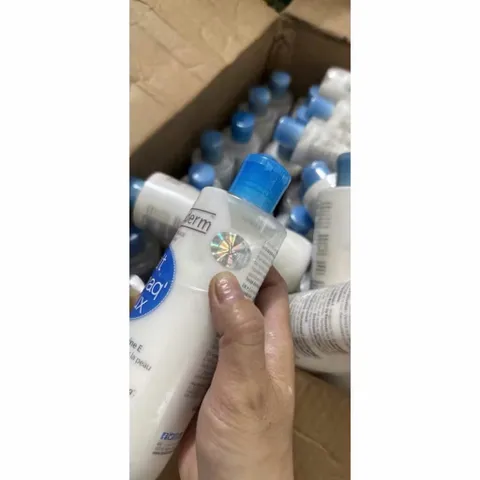 XẢ KHO MẪU CŨ HSD 6 THÁNG MỞ NẮP sữa tẩy trang Lait Démaq Doux 250ml có chứa Vitamin E giúp dưỡng ẩm cho da thường 819116