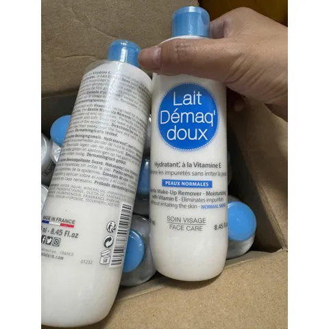 XẢ KHO MẪU CŨ sữa tẩy trang Lait Démaq Doux 250ml có chứa Vitamin E giúp dưỡng ẩm cho da thường