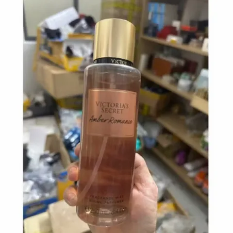 ( XẢ KHO Trầy bao bì không ảnh hưởng chất lượng ) body mist mùi BARE VANILLA - AMBER ROMANCE