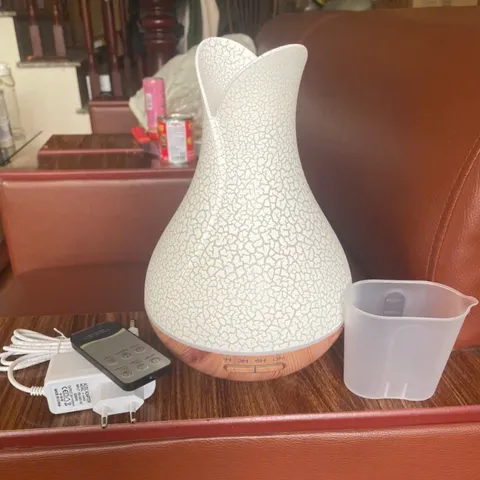 MẪU MỚI NHẤT - Máy Xông Tinh Dầu Hoa Tulip Vân Rạn Dung Tích Lớn 550ml Kèm Remote Điều Khiển