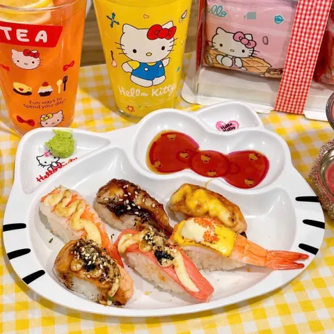 đĩa nhựa hello kitty chia ngăn – xinh xắn, tiện lợi cho bé