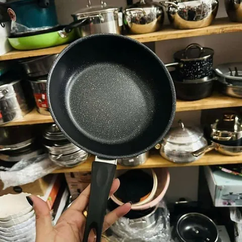 CHẢO CHIÊN CHỐNG DÍNH VÂN ĐÁ SIZE 20CM TIỆN DỤNG