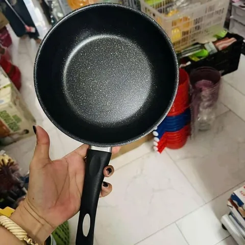 CHẢO CHIÊN CHỐNG DÍNH VÂN ĐÁ SIZE 20CM TIỆN DỤNG