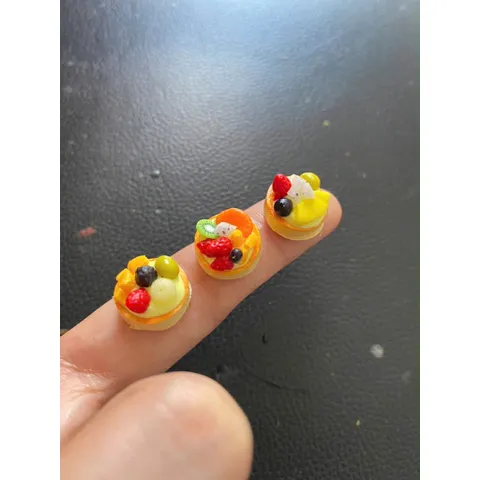 3 cái bánh như hình mini bằng đất sét