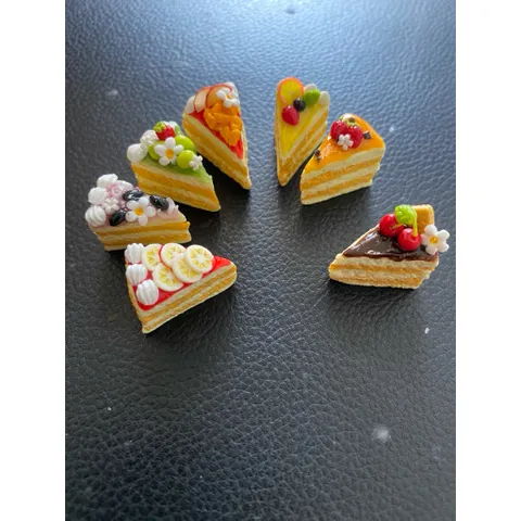 mô hình bánh mini bằng đất sét bánh góc dài 2cm sét7 cái