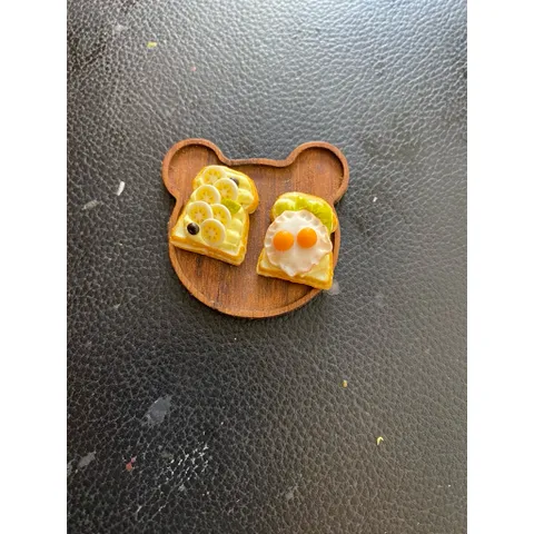 mô hình bánh mini bằng đất sét 2 cái
