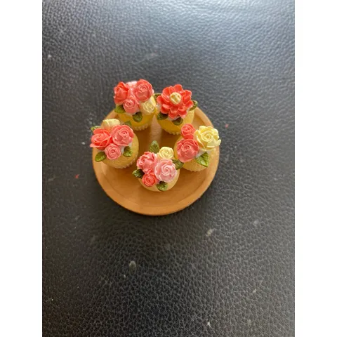 mô hình bánh mini bằng đất sét 5 cái cờ 1cm