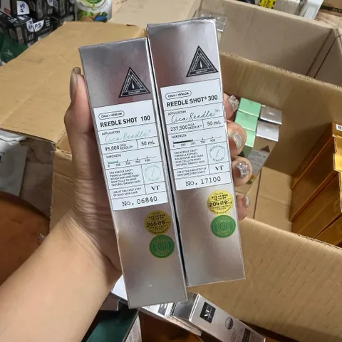 Serum Vi Kim Tẩy Da Chết Tái Tạo Da VT Reedle Shot 100 300 700 1000( trắng bạc ) (P130838)