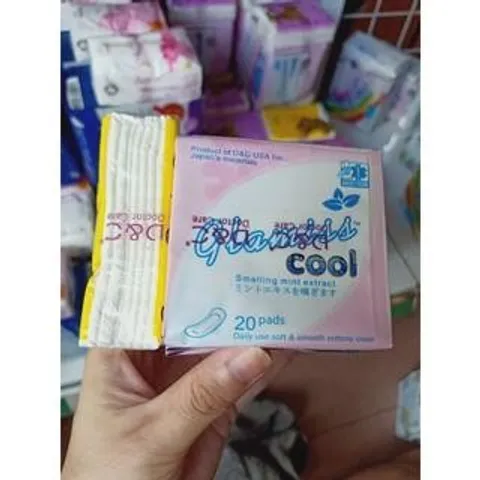 Băng vệ sinh thảo dược GLAMISS COOL hàng ngày - hương bạc hà, siêu thấm hút, khô thoáng, an toàn sử dụng [20 miếng]
