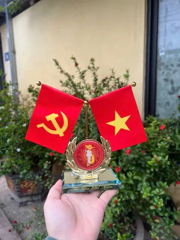 BỘ CỜ TRANG TRÍ XE Ô TÔ VÀ BÀN LÀM VIỆC MẪU CÔNG AN NHÂN DÂN (P134824)