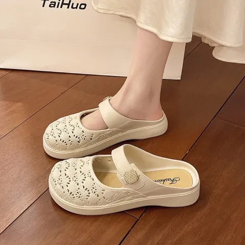 Dép Sục Nữ Đục Lỗ Đế Êm Mũi Kín Chống Trơn Mang Hằng Ngày