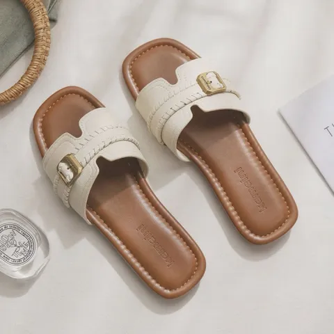 Dép Sandal Nữ Quai Ngang Khoá Kim Loại Thời Trang Hàn Quốc – Dép Nữ Đế Mềm Chống Trượt Đi Chơi Đi Làm ( QCCC )