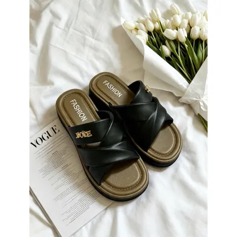 Dép bánh mì nữ quai chéo đính đá chữ LOVE, đế xuồng 5cm tôn dáng, chất liệu cao su mềm êm chân #depthoitrang