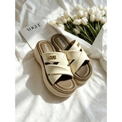 Dép bánh mì nữ quai chéo đính đá chữ LOVE, đế xuồng 5cm tôn dáng, chất liệu cao su mềm êm chân #depthoitrang