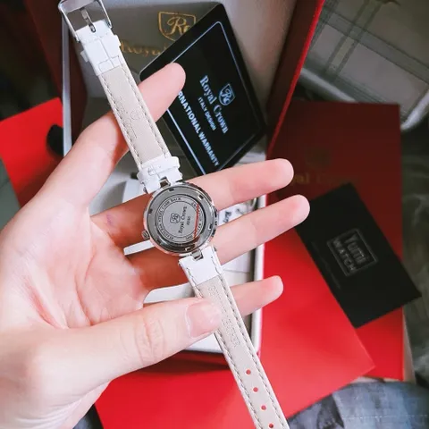 [ Yumi Store ] Đồng Hồ Nữ ROCROWN Dây Da Mặt Tròn Đá Pha Lê Siêu Sang. Thời Trang