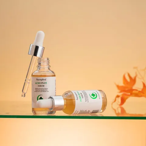 Pharmaform Acne Plus Serum hỗ trợ giảm tình trạng mụn và bã nhờn hăm sóc da mụn hiệu quả.