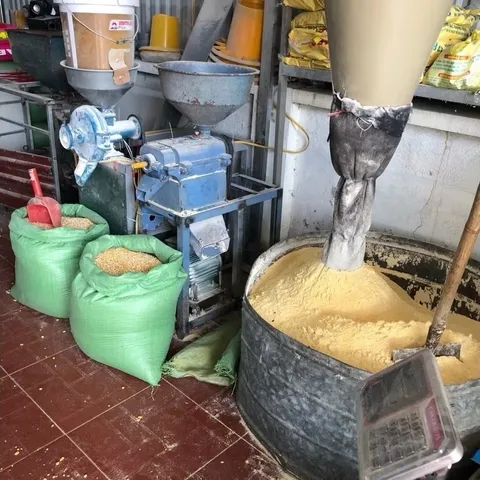 Cám Bắp - Thức Ăn Chăn Nuôi Dê Gà Vịt..Bao 5kg