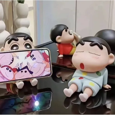 Giá Đỡ Điện Thoại Hình Shin, Kệ Để Điện Thoại Cute Hỗ Trỡ Xem Phim, Livestream Trang Trí Bàn Học Bàn Làm Việc