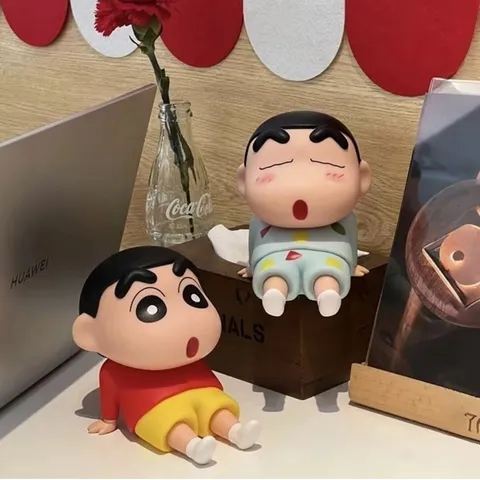 Giá Đỡ Điện Thoại Hình Shin, Kệ Để Điện Thoại Cute Hỗ Trỡ Xem Phim, Livestream Trang Trí Bàn Học Bàn Làm Việc