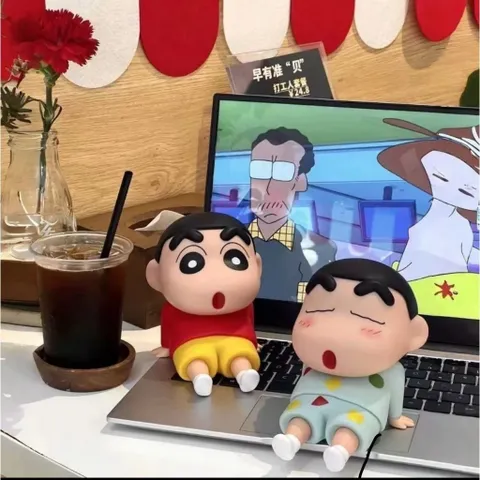 Giá Đỡ Điện Thoại Hình Shin, Kệ Để Điện Thoại Cute Hỗ Trỡ Xem Phim, Livestream Trang Trí Bàn Học Bàn Làm Việc
