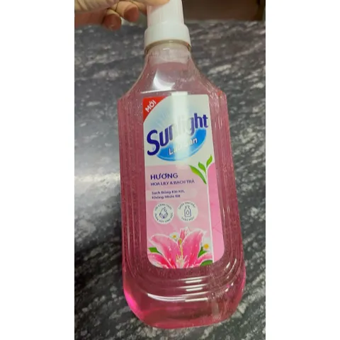 Nước Lau Sàn Sunlight Tinh Dầu Thảo Mộc Hoa Lily & Bạch Trà (Hồng) - Chai 1KG