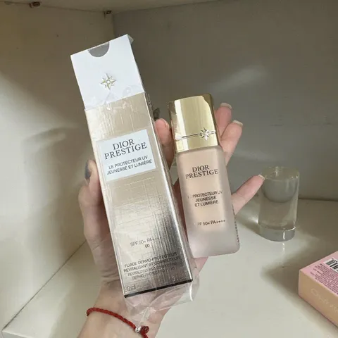 Kem nền chống nắng Dio che phủ mịn màng cho da