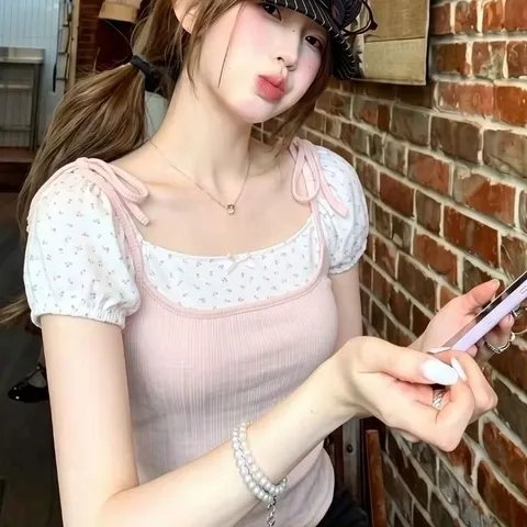 Áo kiểu nữ thun gân màu hồng phối nơ tiểu thư và hoa nhí ngọt ngào