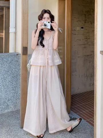 Set bộ nữ thiết kế áo hai dây buộc nơ kèm quần suông dài ống rộng thướt tha, phong cách tiểu thư vintage ngọt ngào