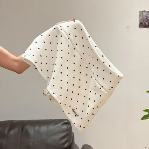 Chân váy chấm bi trắng đen chữ A ôm form phối lót quần đùi tiểu thư