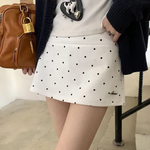 Chân váy chấm bi trắng đen chữ A ôm form phối lót quần đùi tiểu thư