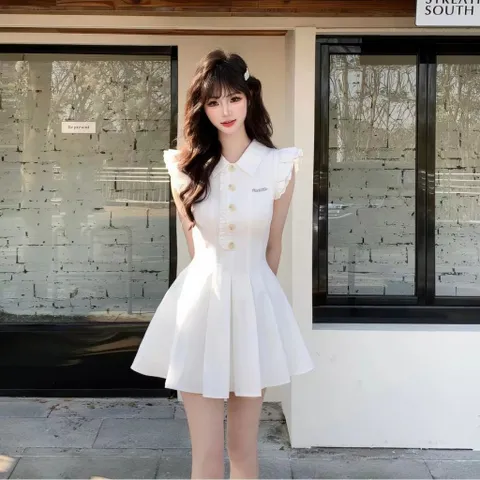 Váy sơ mi trắng cổ bẻ viền bèo tay đính cúc xếp ly dáng chữ A