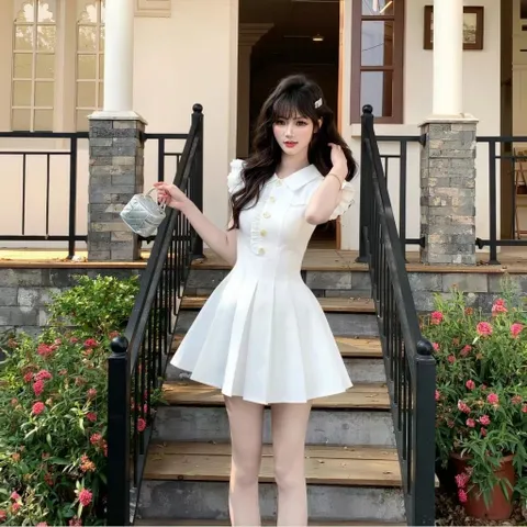 Váy sơ mi trắng cổ bẻ viền bèo tay đính cúc xếp ly dáng chữ A