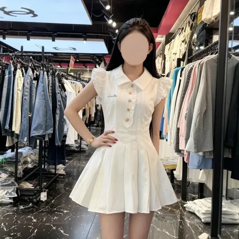 Váy sơ mi trắng cổ bẻ viền bèo tay đính cúc xếp ly dáng chữ A