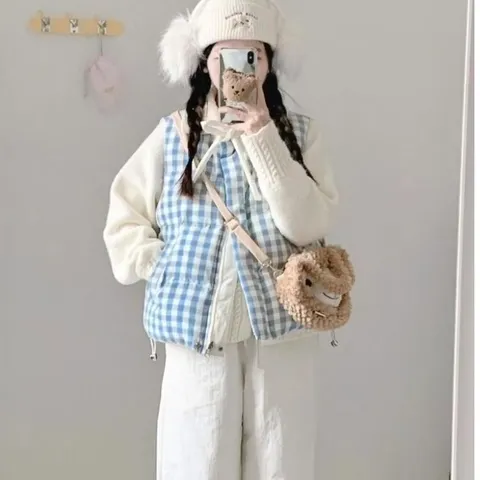 Áo phao gile hai mặt màu trắng và kẻ caro xanh viền bèo cổ nơ dễ thương