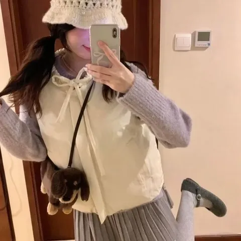 Áo phao gile hai mặt màu trắng và kẻ caro xanh viền bèo cổ nơ dễ thương
